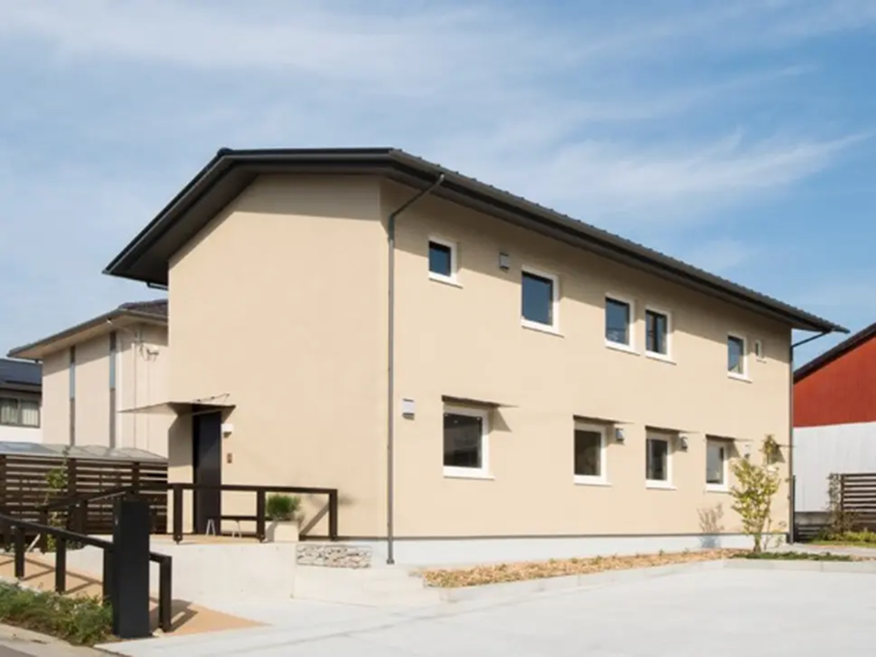 軽い屋根を採用した住宅